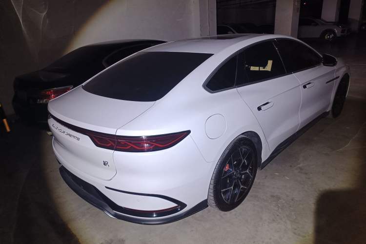 Used BYD Han 2022 EV Genesis Edition 715KM Front-Wheel-Drive Prestige Model
