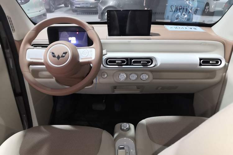 Used Wuling Hongguang MINIEV 2024 3rd Generation 215km Advanced Version
