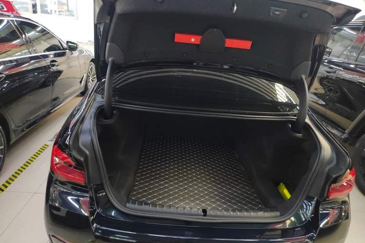 Used BMW 5 Series 2022 Second Facelift 525Li M Sport Package