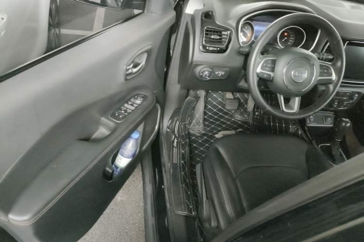 Used  Compass 2020 220T Automatic Elite Edition
