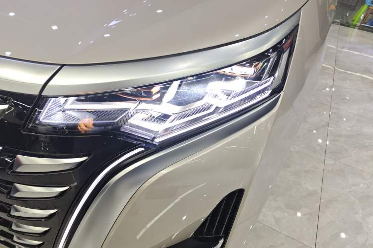 Used Denza D9 2022 DM-i 970 Four-Wheel Drive Flagship Model
