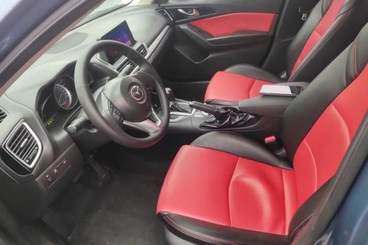 Used Mazda Mazda 3 Axela 2016 Sedan 1.5L Automatic Comfort Model
