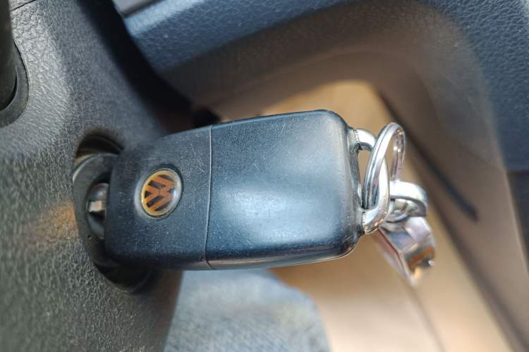 Used Volkswagen Gran Lavida 2013 1.6L Manual Fashion Model