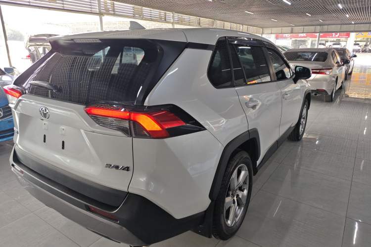 Used Toyota RAV4 2022 2.0L CVT Two-Wheel Drive Fashion Edition