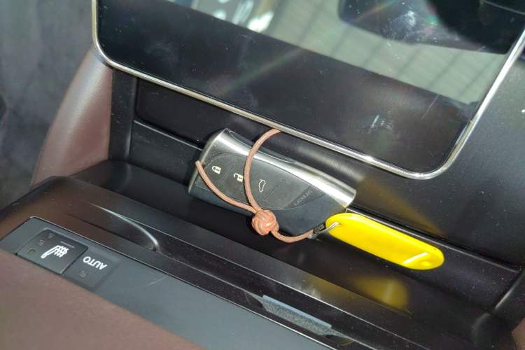 Used Lexus ES 2018 300h Premier Edition China VI Standard