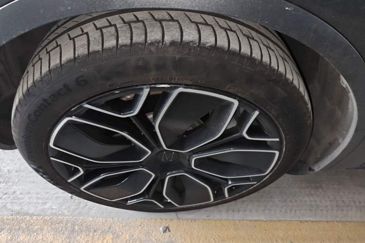 Used  11 2022 Long-Range Dual-Motor Luxury Edition 4 Seats
