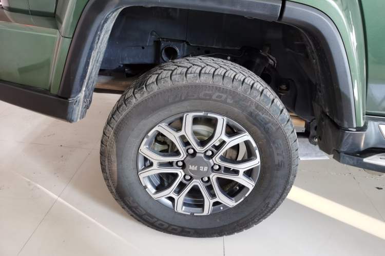 Used  BJ40 2023 2.0T Automatic Four-Wheel Drive Urban Hunter Edition Chivalrous Type
