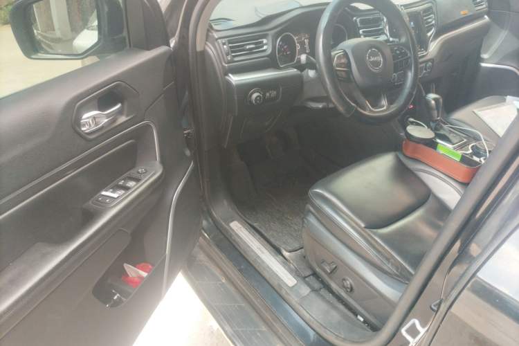 Used  Grand Commander 2018 2.0T Four-Wheel Drive Premium Navigation Version China V
