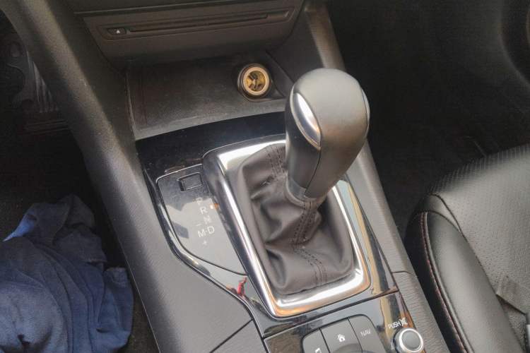 Used Mazda Mazda 3 Axela 2016 Sedan 1.5L Automatic Luxury Model
