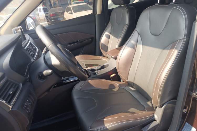 Used Dongfeng Fengon 370 2020 S370 1.5L CVT Luxury Model 5 Seats
