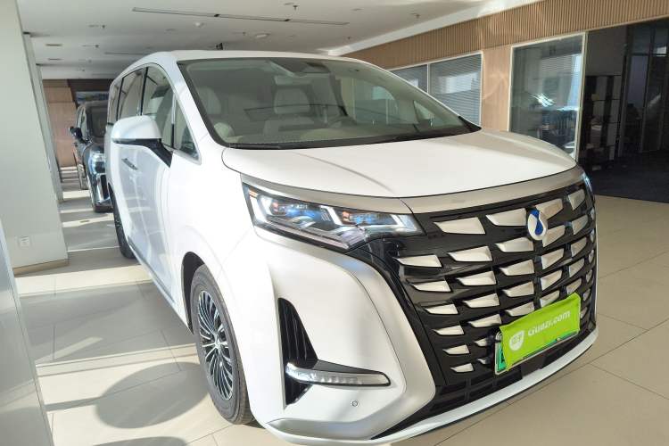 Used Denza D9 2022 DM-i 1040 Prestige Model