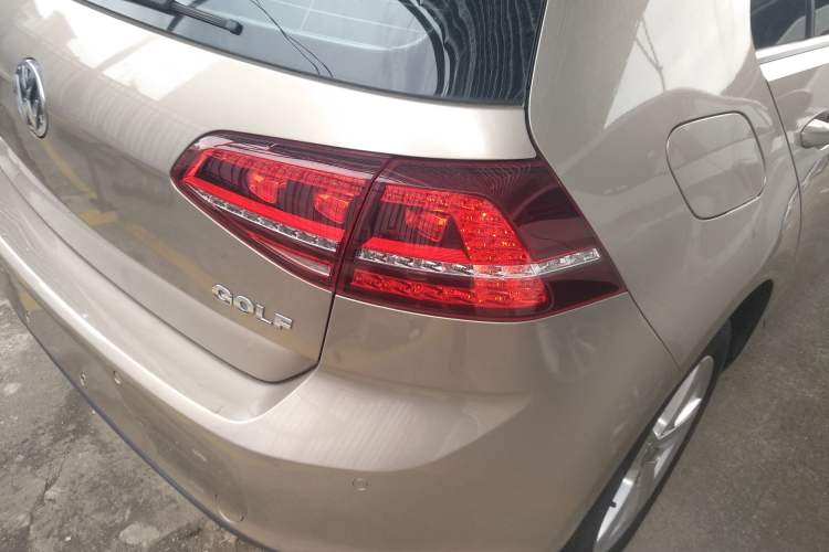 Used Volkswagen Golf 2017 1.6L Automatic Comfort Million-Vehicle Anniversary Edition
