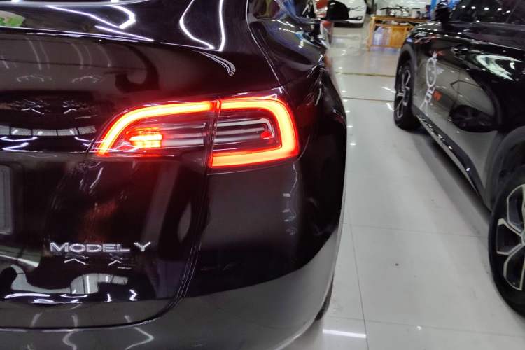 Used Tesla Model Y 2021 Long-Range All-Wheel-Drive Version 3D7