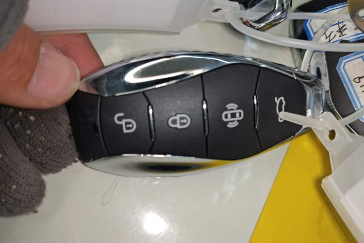 Used Hongqi H9 2025 Model Facelifted 2.0T Two-Wheel Drive Flag-Style Luxury Business Edition, 5 Seats