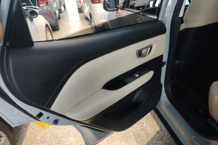 Used Wuling Bingo PLUS 2024 330 km Range Five-Seater Version
