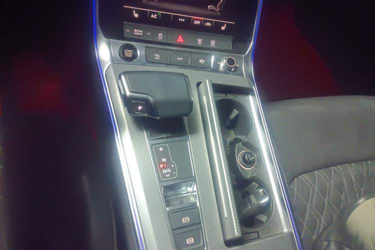 Used Audi A7L 2024 45TFSI quattro S-line Visionary Edition Flow Crystal Package
