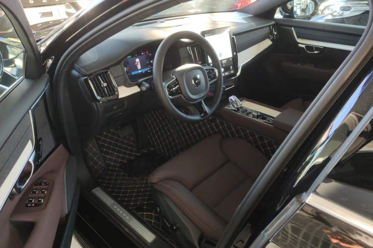 Used Volvo S90 2026 B5 Zhiyuan Luxury Edition
