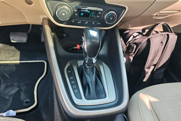 Used Ford Escort 2015 1.5L Automatic Fashion Model
