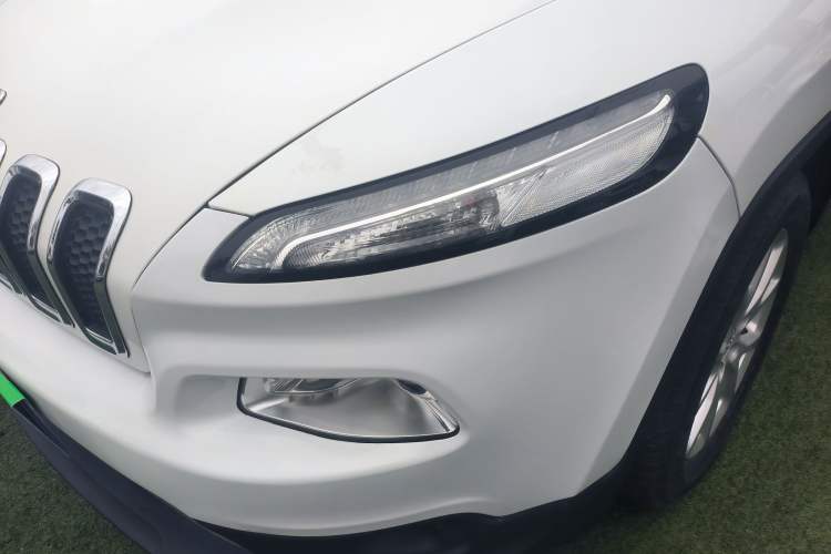 Used  Cherokee 2017 2.0L Superior Edition