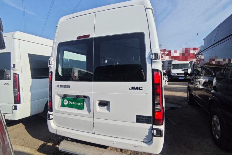 Used JMC Fushun 2023 2.0T Manual Mid-Drive Mid-Roof Commercial Multi-Purpose 7-Seater Passenger Vehicle