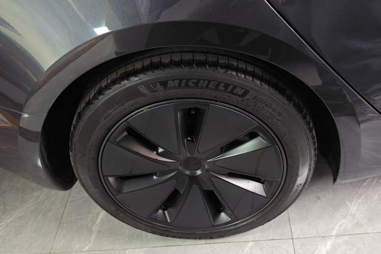 Used Tesla Model 3 2023 Long-Range All-Wheel-Drive Version