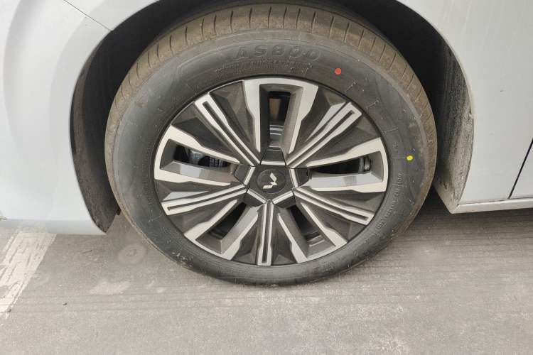 Used Wuling Wuling Starlight 730 2025 Model Plug-in Hybrid 125km Luxury Edition
