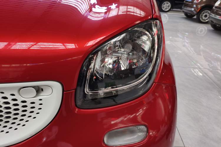 Used  forfour 2016 1.0L 52 kW Passion Edition
