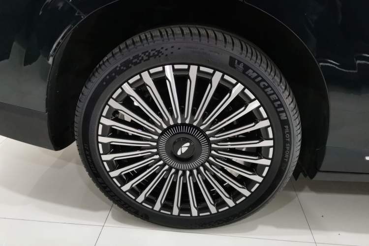 Used Chery T11 2026 Model 220 All-Wheel Drive Dual IMAX Theater Edition