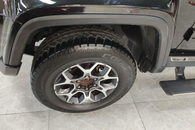 Used  BJ40 2018 PLUS 2.3T Automatic Four-Wheel Drive Flagship Version China V Emission Standard
