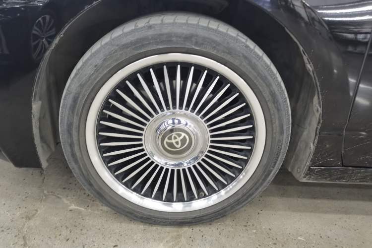 Used Toyota Avalon 2019 Dual-Engine 2.5L Limited Flagship Edition China VI Standard