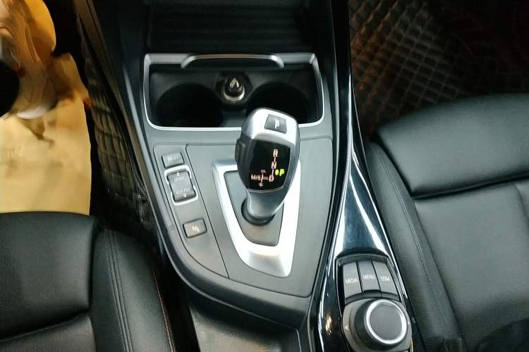 Used BMW 2 Series 2018 220i Convertible Coupe Sports Design Package
