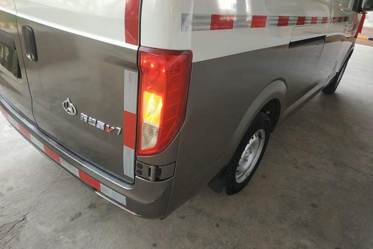 Used Kuayue Kuayue Xing V7 2022 1.6L Gasoline Luxury Model 2-Door Dual-Swing Doors DAM16KR
