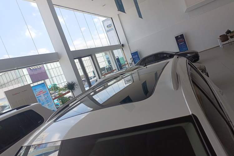 Used Volkswagen Tiguan L 2022 330TSI Automatic Two-Wheel Drive Smart Edition
