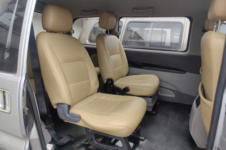 Used FORTHING Lingzhi 2015 V3 1.5L 7-Seater Luxury Model
