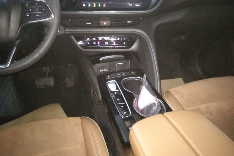 Used Buick Envision 2020 Encore S 652T Two-Wheel Drive Luxury Model
