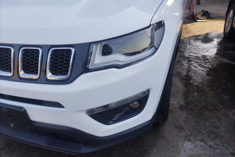 Used  Compass 2020 220T Automatic Leading Edition
