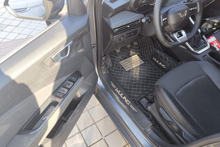 Used Wuling Alvez 2022 1.5L Manual Comfort Version
