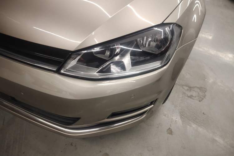 Used Volkswagen Golf 2017 1.6L Automatic Comfort Million-Vehicle Anniversary Edition
