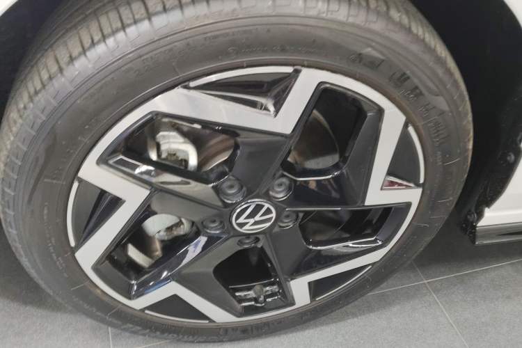 Used Volkswagen Golf 2025 300TSI R-Line
