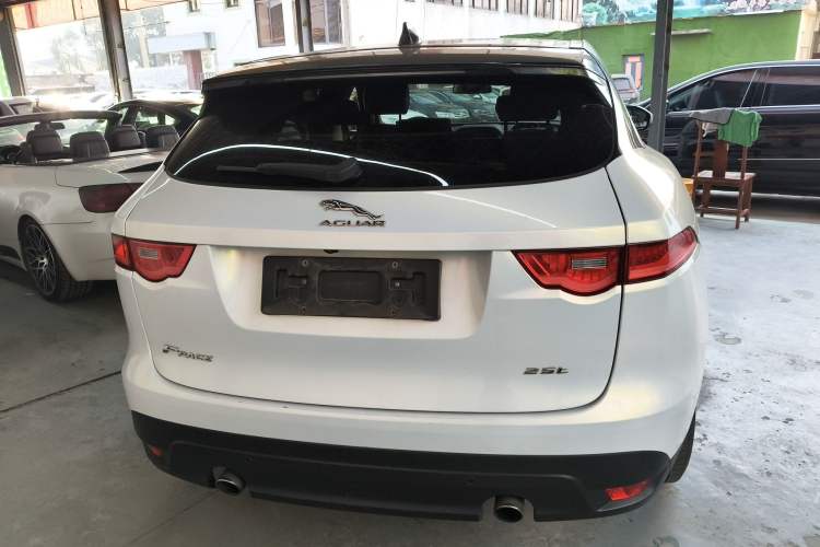 Used Jaguar F-PACE 2018 2.0T Two-Wheel Drive Urban Deluxe Edition
