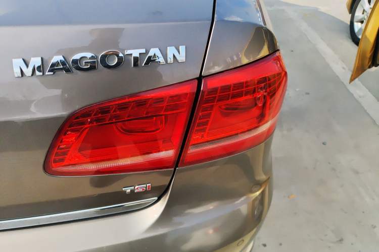 Used Volkswagen Magotan 2015 1.8TSI Luxury Model
