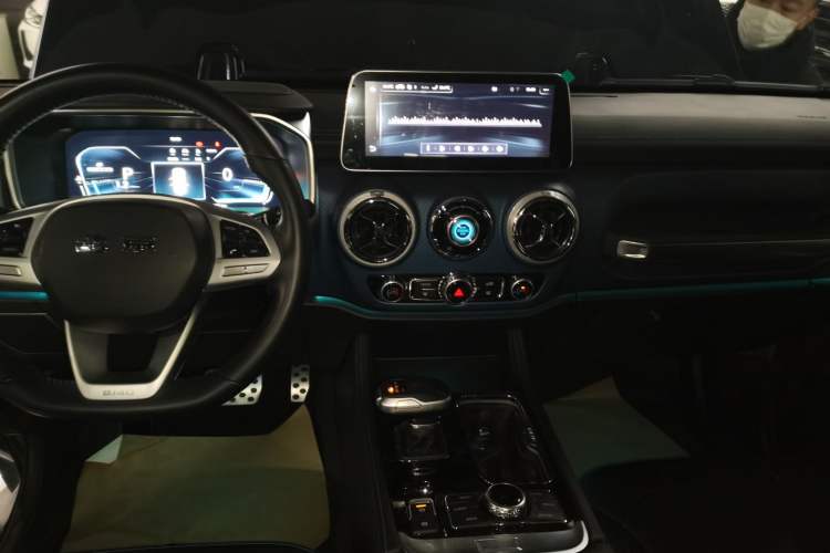 Used  BJ40 2020 2.0T Automatic Four-Wheel Drive Urban Hunter Edition Chivalrous Type
