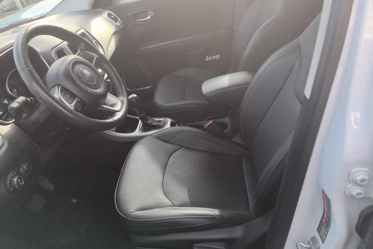 Used  Compass 2017 200T Automatic Family Edition
