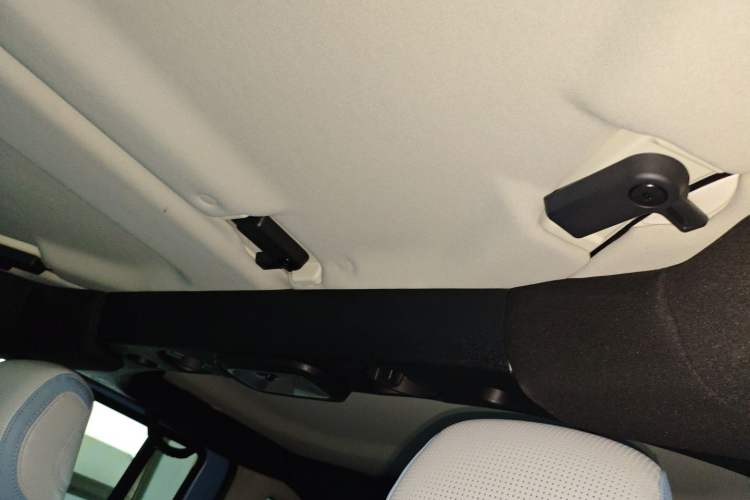 Used  BJ40 2023 2.0T Automatic Four-Wheel Drive Urban Hunter Edition Chivalrous Type
