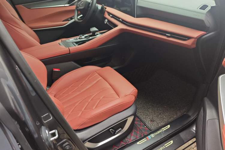 Used Changan CS75 PLUS 2024 3rd Generation Champion Edition 1.5T Intelligent Drive Dynamic Model
