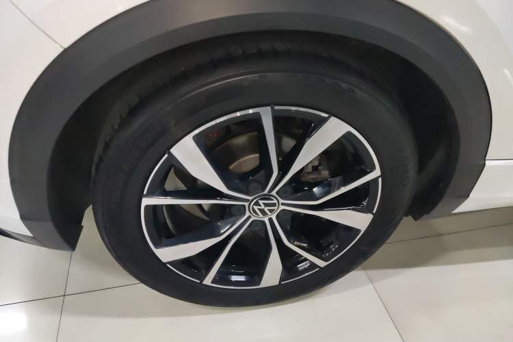 Used Volkswagen T-ROC 2023 300TSI DSG Two-Wheel-Drive Chen Guang Edition
