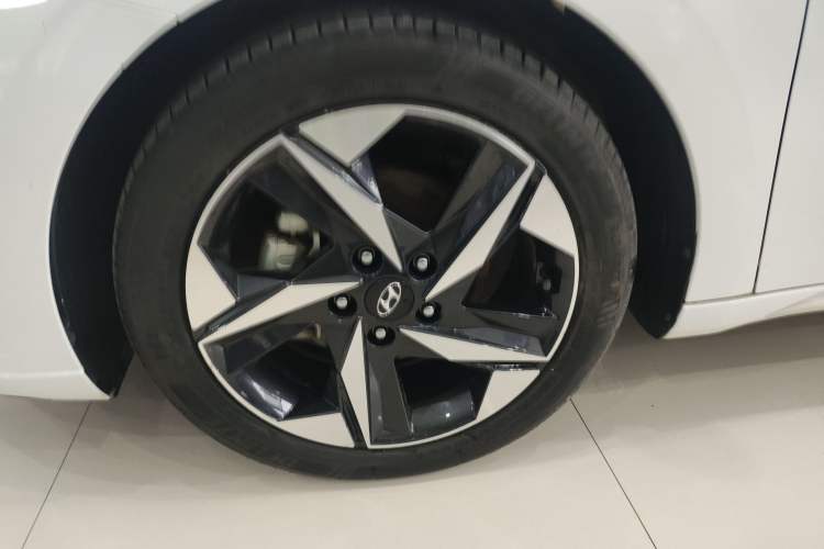 Used Hyundai Elantra 2021 1.5L CVT LUX Prestige Edition
