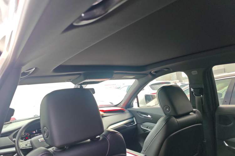 Used Cadillac XT4 2018 28T Two-Wheel Drive Leading Version
