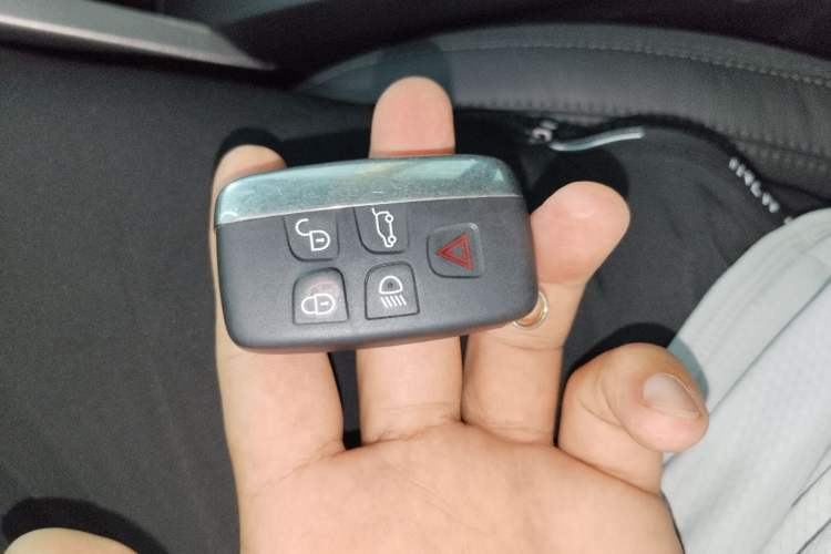 Used Land Rover Discovery Sport 2019 240 PS SE Version China VI Standard
