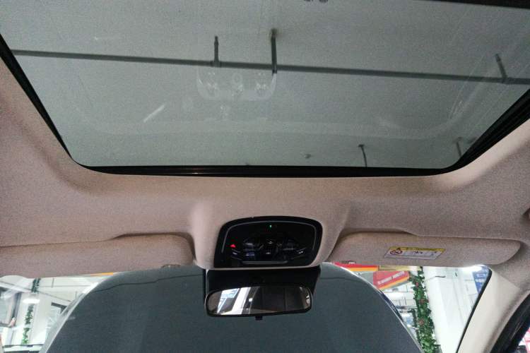 Used  Lingyun 2024 300T Two-Wheel Drive Starlight Edition
